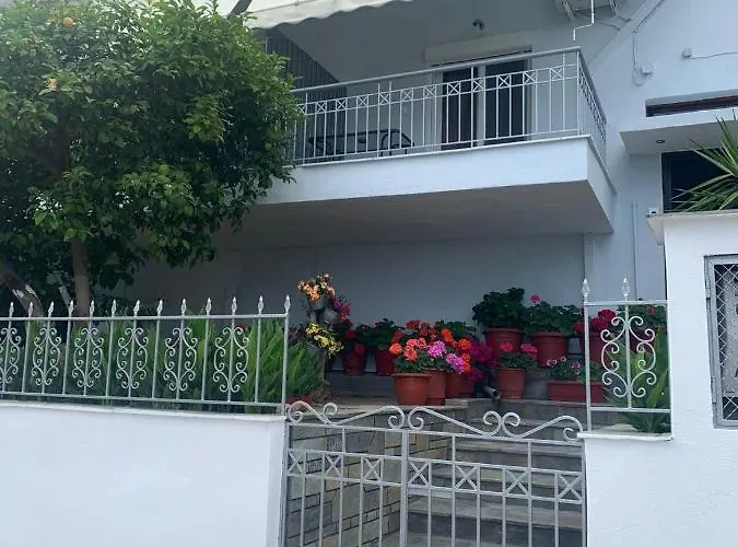Anna House 2 *